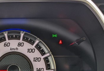 明るいのにオートライトが消えない！？